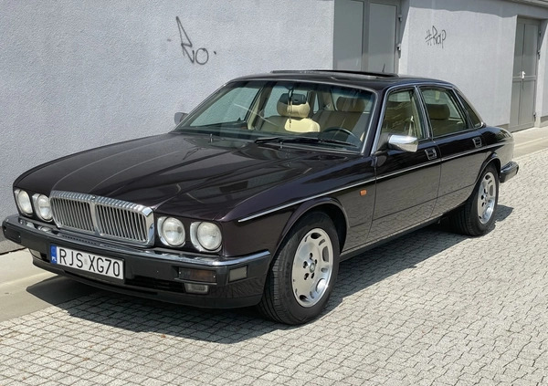 Jaguar XJ cena 48900 przebieg: 192000, rok produkcji 1993 z Jasło małe 172